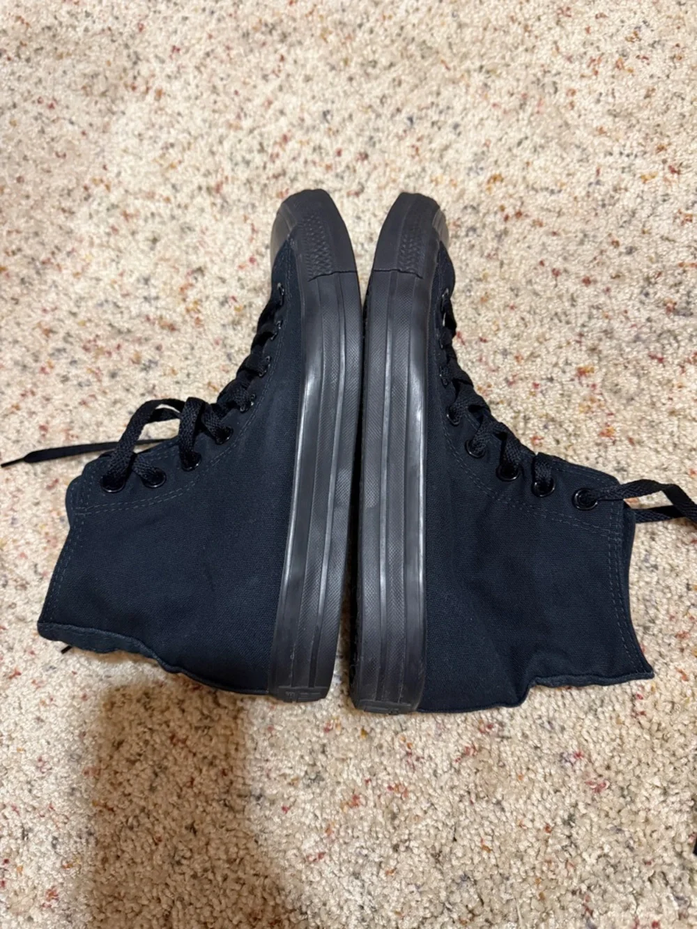 Hi-Top Converse - Picture 4 of 7